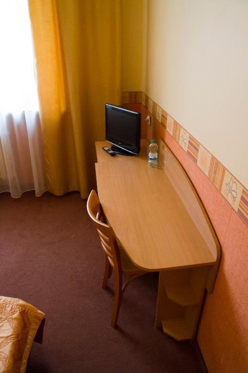 Hotel Iskra Rzeszow Room photo