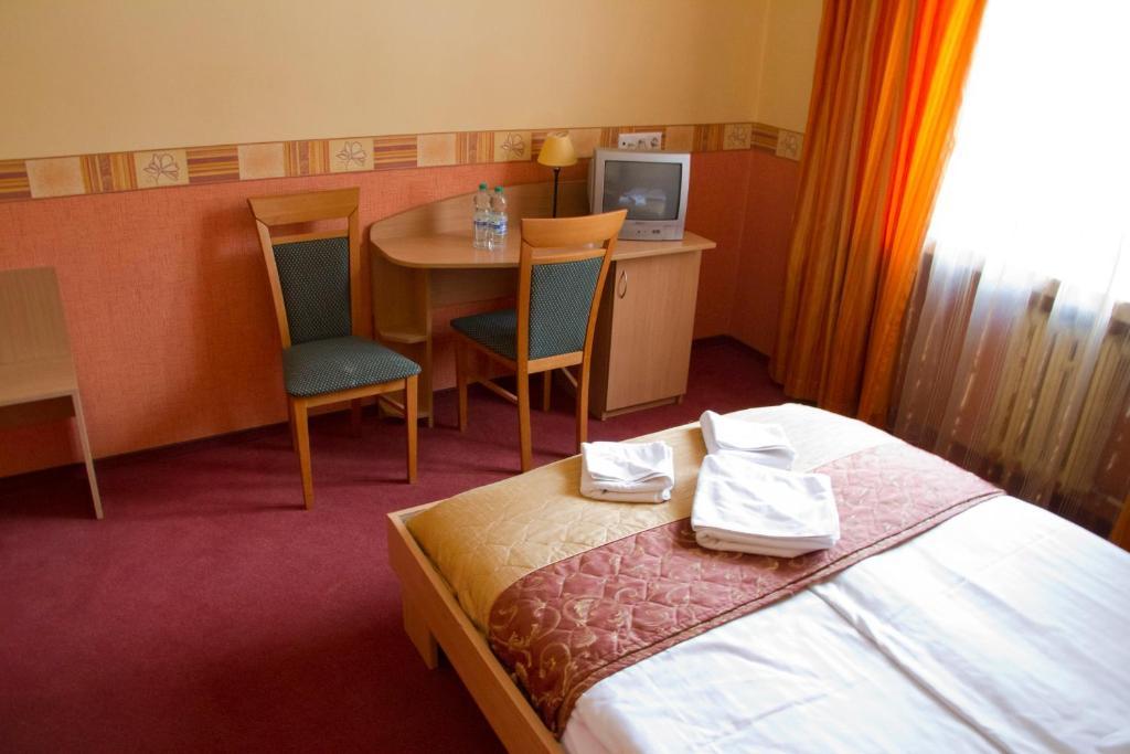 Hotel Iskra Rzeszow Room photo