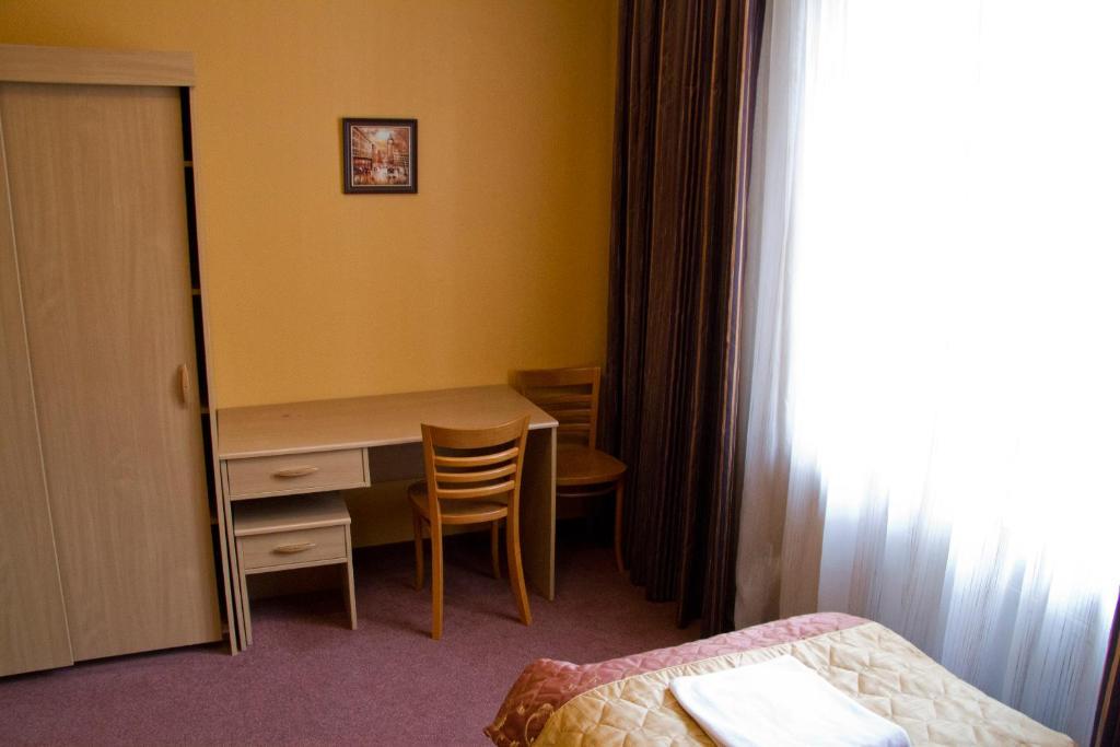 Hotel Iskra Rzeszow Room photo