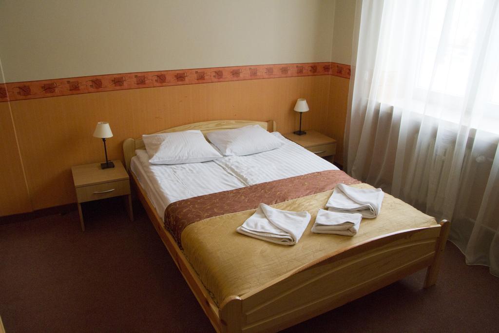 Hotel Iskra Rzeszow Room photo